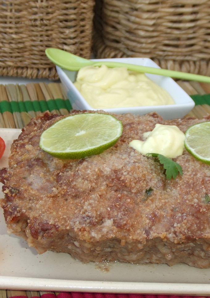 Una foto de Pastel frío de carne relleno