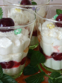 Una foto de Postre delicia de frutas con queso mascarpone