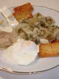 Esgarrat de berenjena, huevo escalfado y queso blanco
