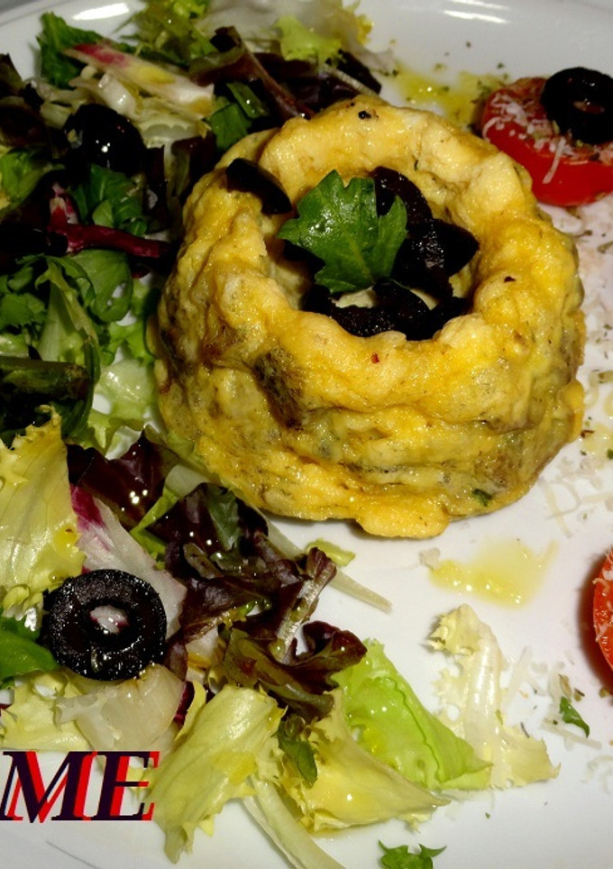 Una foto de Budín de champiñones con ensalada