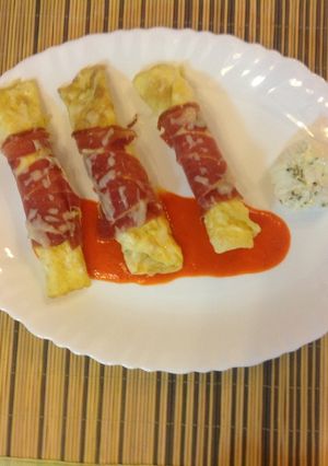 Foto principal de Rollitos de tortilla con queso, jamón y chorizo.