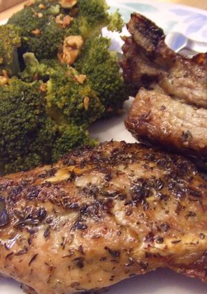 Una foto de Carne al horno con especias y vino