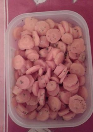Una foto de Zanahorias aliñadas para acompañar...