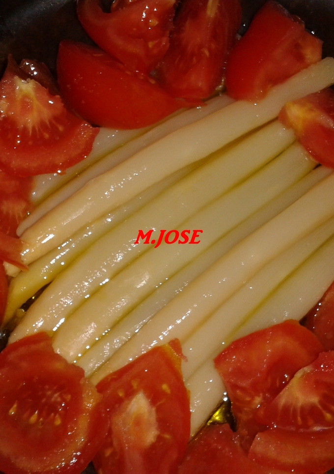Una foto de Ensalada de espárragos con tomate