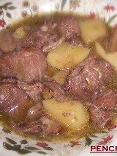 Una foto de Cerdo con champiñones al vino tinto