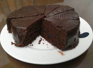 Una foto de Cake de chocolate con frutos del bosque