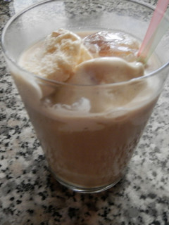 Una foto de Batido de café con helado