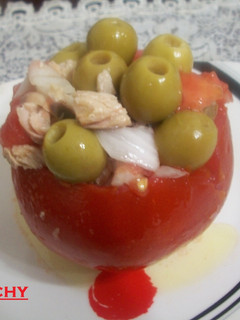 Foto principal de Tomate relleno de ensalada fresca