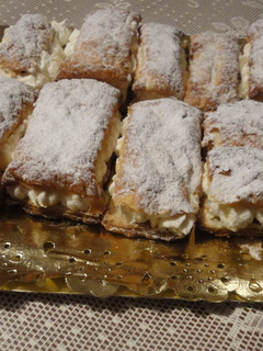 Una foto de Pastelitos de nata y guianduja crujiente