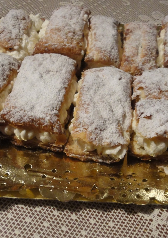 Una foto de Pastelitos de nata y guianduja crujiente
