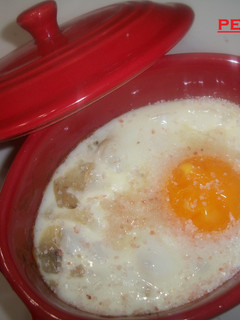 Una foto de Huevo en cocotte