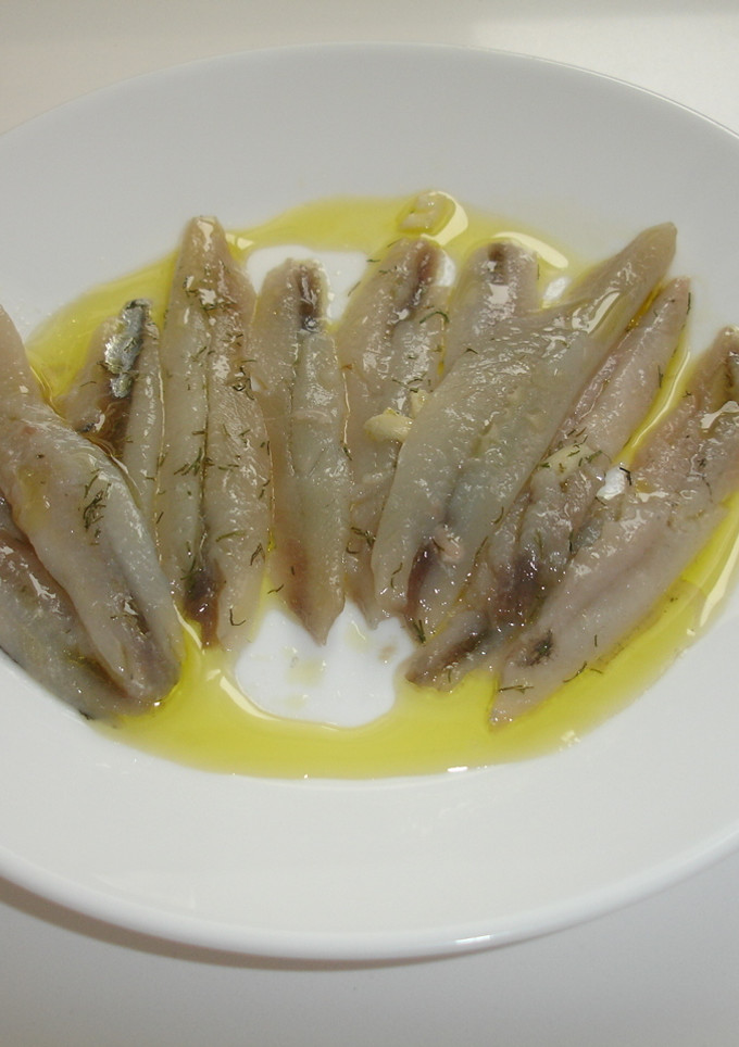 Una foto de Boquerones en vinagre y eneldo