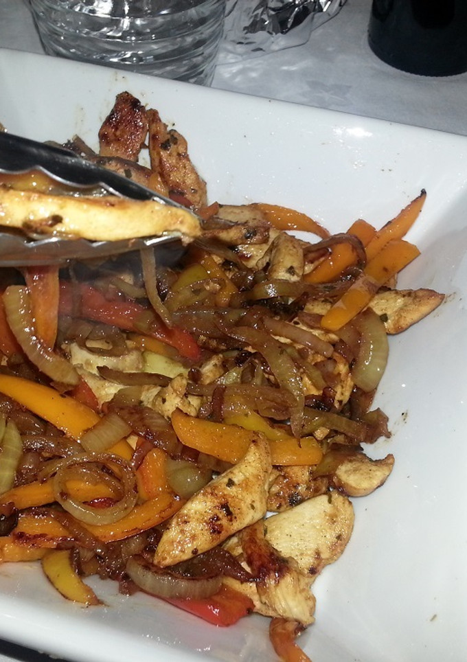 Una foto de Fajitas de pollo con pimientos 