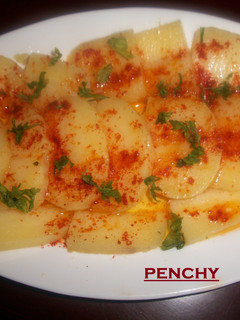 Una foto de Patatas en aceite con pimentón picante