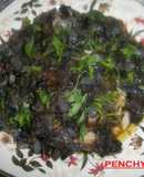 Bacalao con cebolla y vino a la tinta de calamar