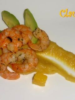 Una foto de Gambas con chutney de mango, manzana y jengibre