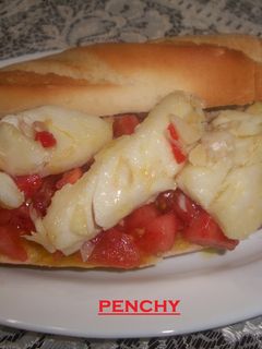 Una foto de Bocata veraniego de bacalao