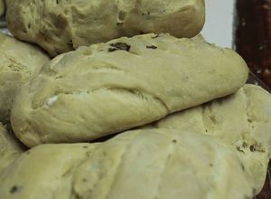 Una foto de Pan de albahaca