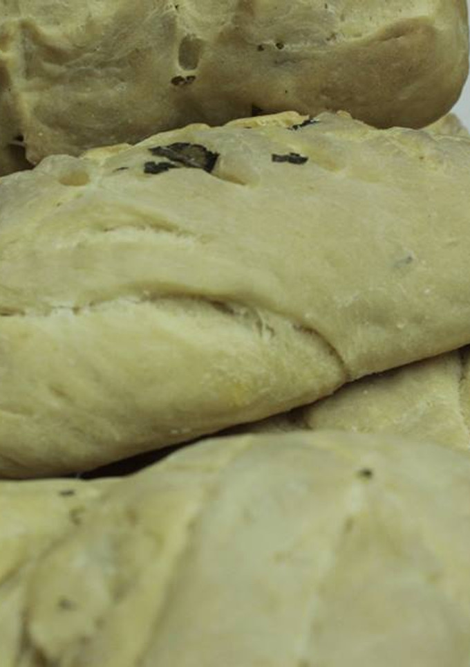 Una foto de Pan de albahaca