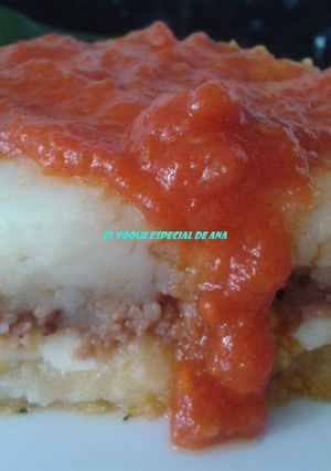 Una foto de Pastel de carne y patatas al horno