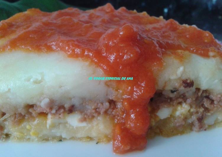 Pastel de carne y patatas al horno