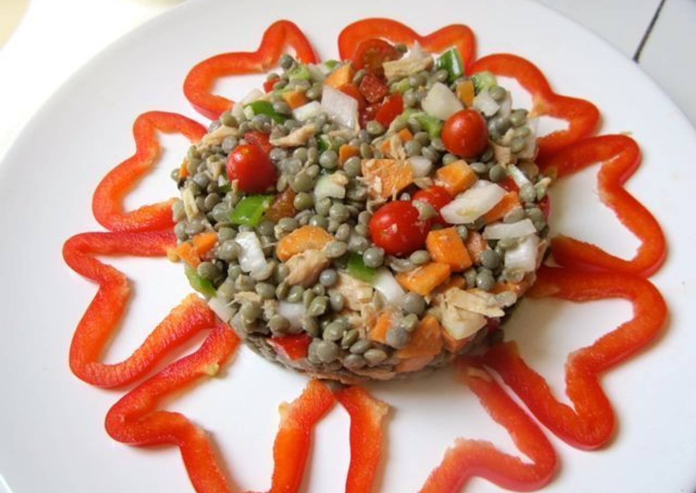 Ensalada de lentejas con atún y verduras<br />