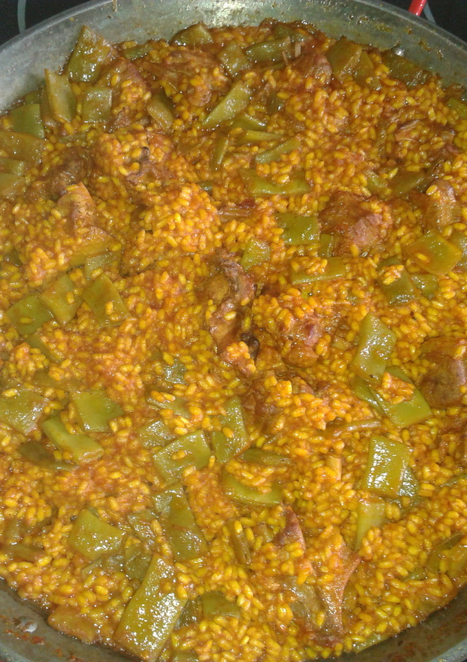 Una foto de Arroz con pato en paella
