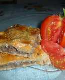 Tarta de carne con pasas y nueces