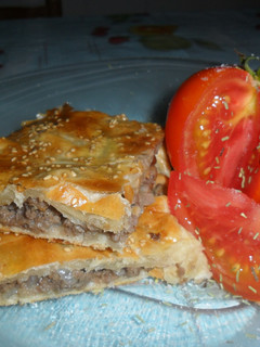 Foto principal de Tarta de carne con pasas y nueces