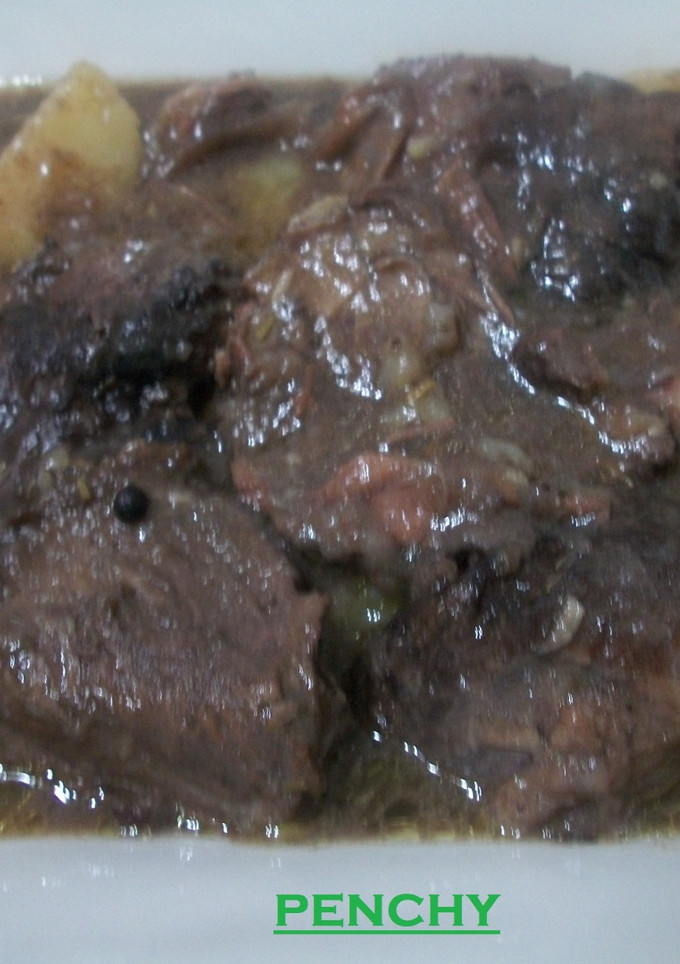 Una foto de Carrilleras en salsa de vino a las hierbas