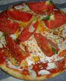 Pizza al ajo con tomates frescos