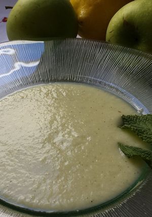 Una foto de Sopa fría de melón y manzana