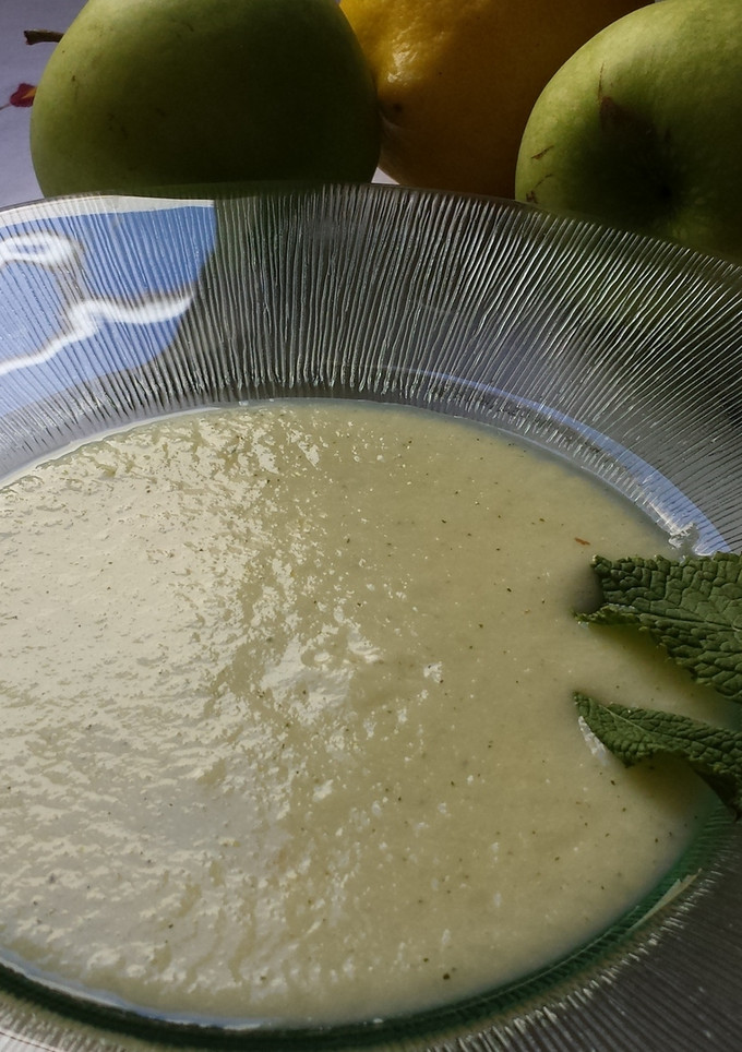 Una foto de Sopa fría de melón y manzana