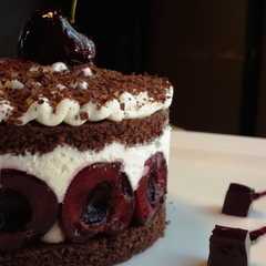 Una foto de Tarta selva negra con cerezas naturales