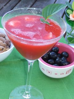Una foto de Cóctel de fresas con ginebra