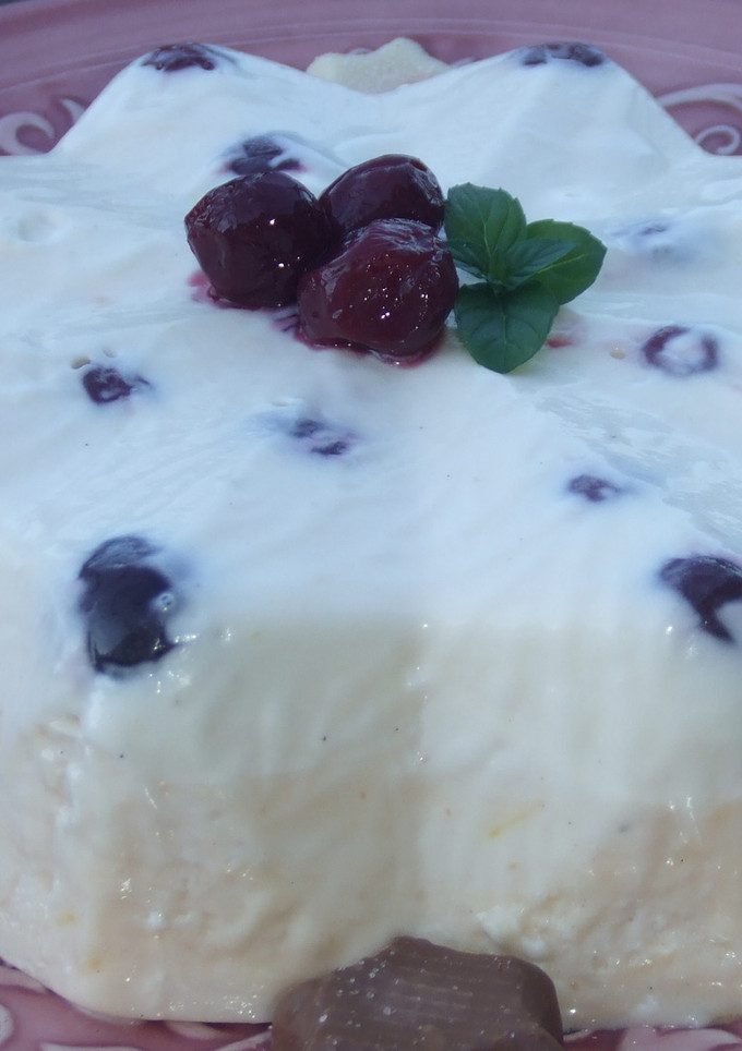 Una foto de Parfait helado de cerezas