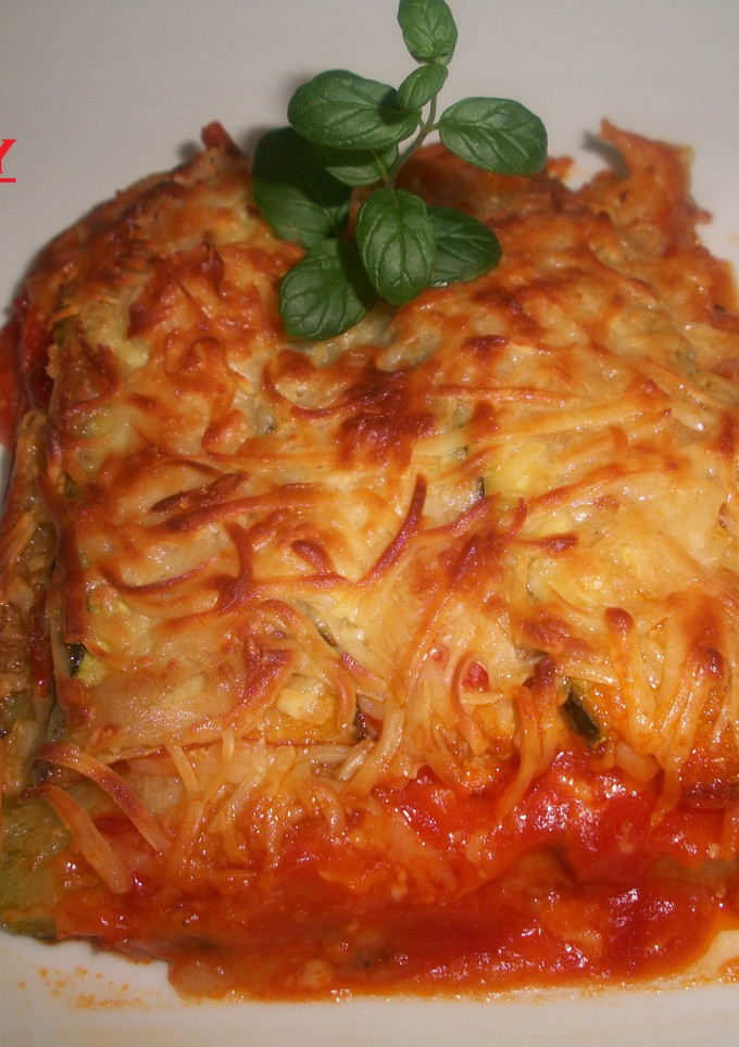 Una foto de Lasaña de calabacín con queso y tomate gratinada