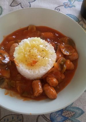 Una foto de Risoto aromático con champiñones y salchichas