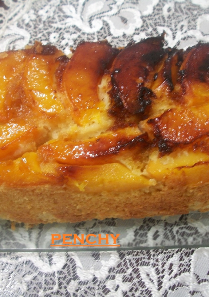 Una foto de Bizcocho de melocotones caramelizados al revés