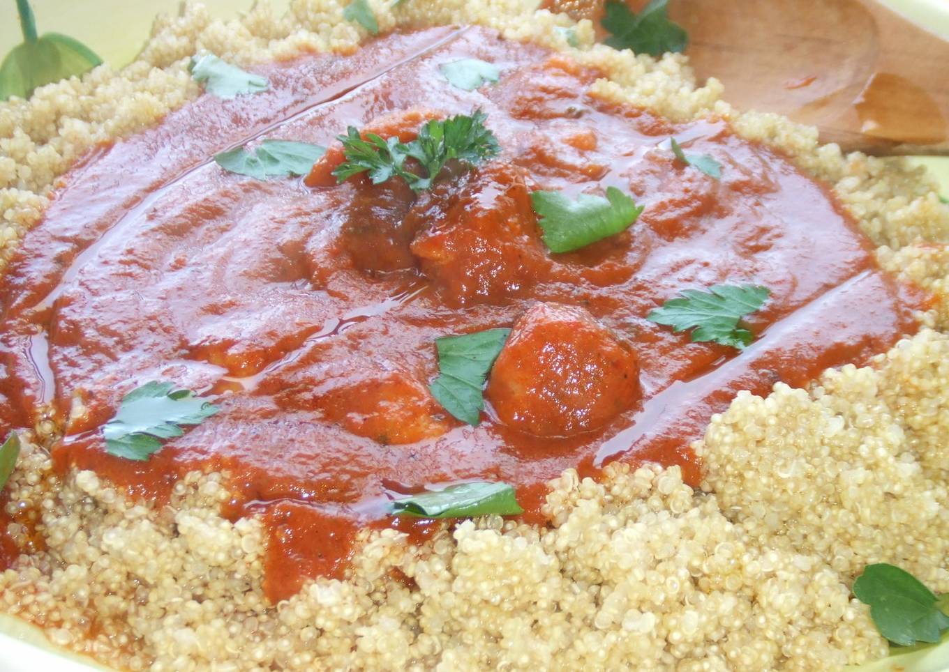 Albóndigas rápidas y fáciles con salsa casera<br />
