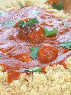 Una foto de Albóndigas rápidas y fáciles con salsa casera