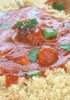 Una foto de Albóndigas rápidas y fáciles con salsa casera