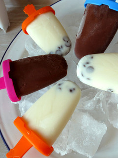 Una foto de Polos de helado de yogurt para niños