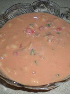 Una foto de Sopa fría de tomate y atún