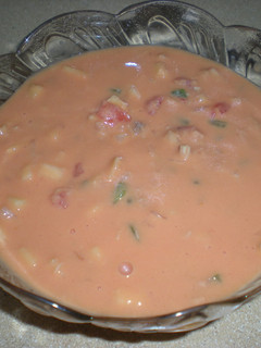 Una foto de Sopa fría de tomate y atún