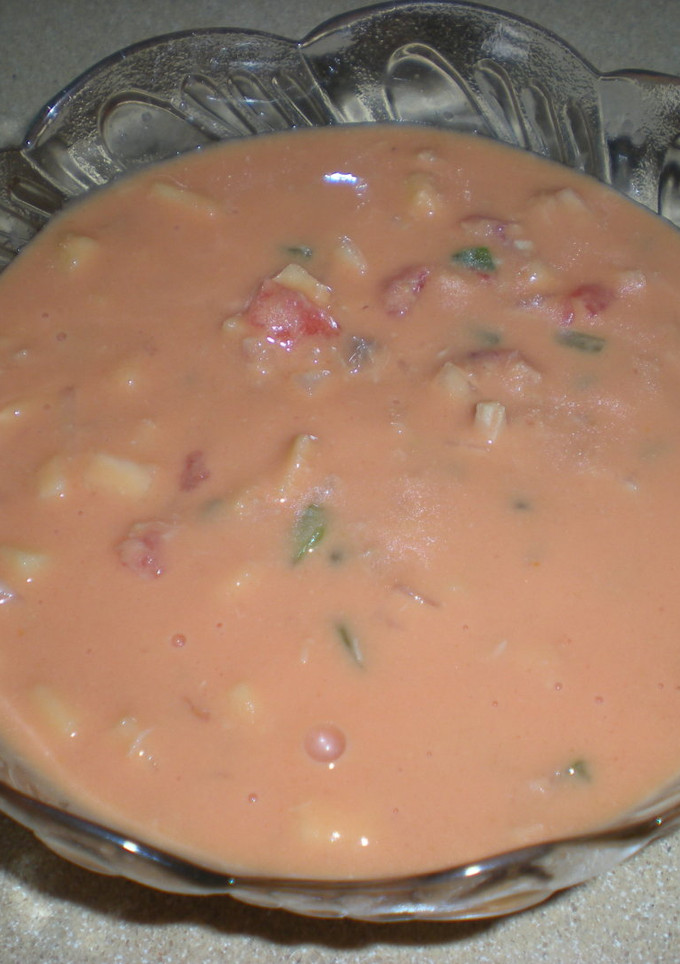 Una foto de Sopa fría de tomate y atún