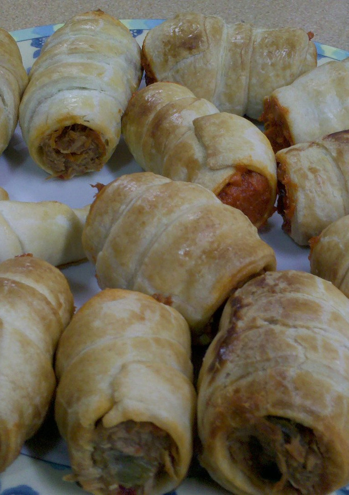 Una foto de Canutillos y cucuruchos de hojaldre rellenos