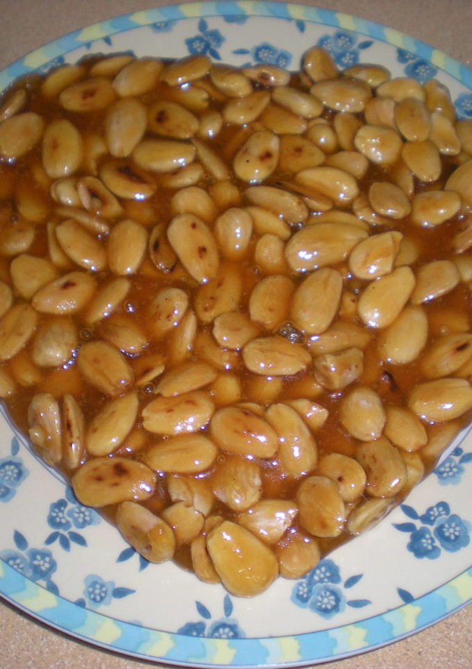 Una foto de Guirlache de almendras