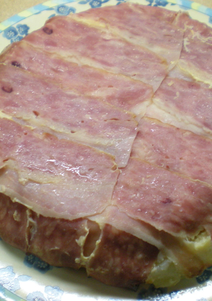 Una foto de Pastel de carne con tortilla de patatas