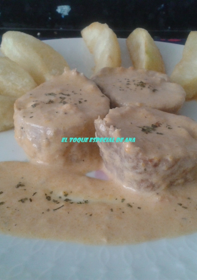 Una foto de Solomillo en salsa con patatas